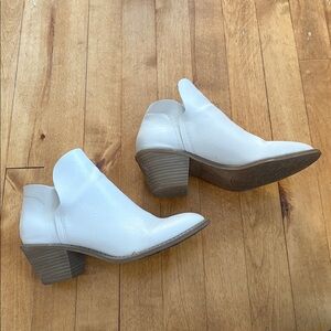 Universal Threads Indie Boots